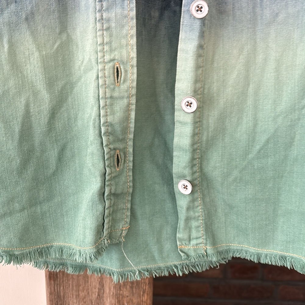 Free People Women’s Ombre Cream Blue Green Frayed Hem Denim Button Down Shirt XS - Picture 3 of 8